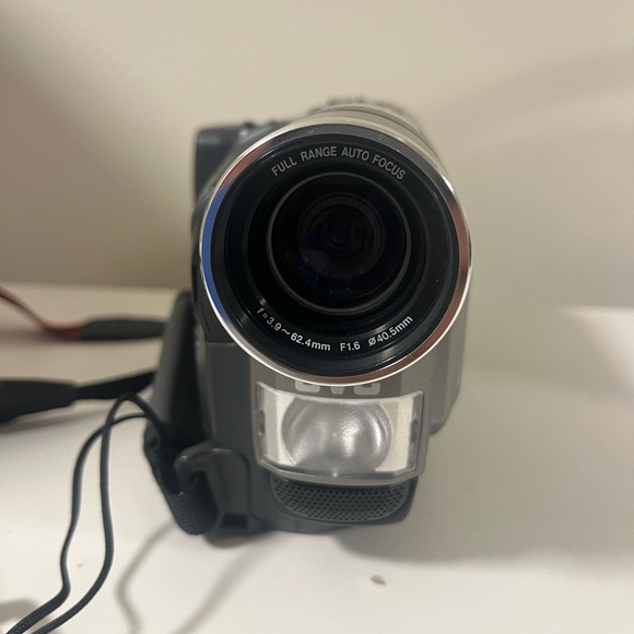 JVC GR-SXM245U Camcorder Camera No Tasted With Charger And Bag , cover takes off - Picture 10 of 16